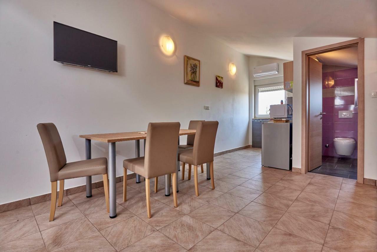 Apartmani B&B Ližnjan Exteriér fotografie